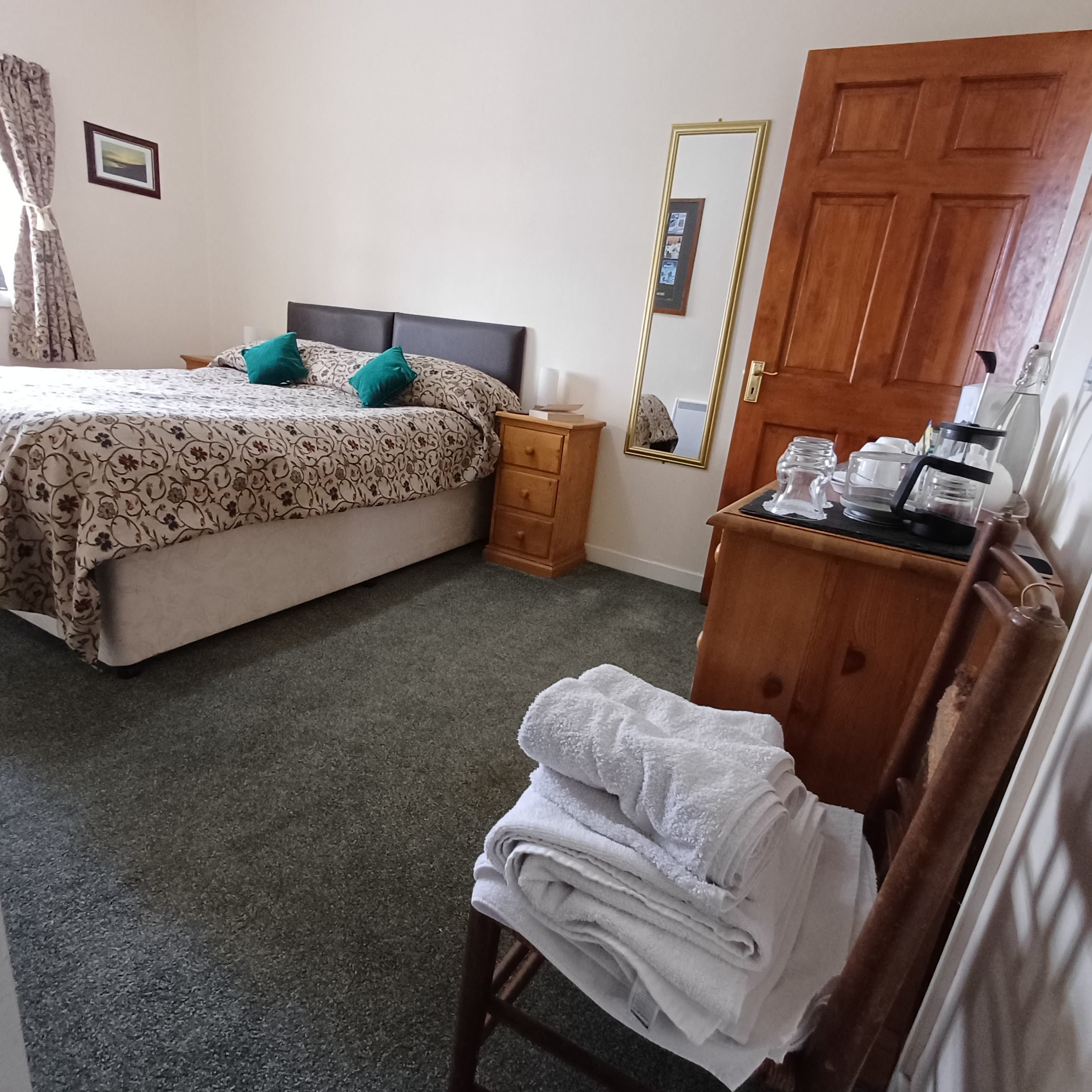 Room 2 at Ayen Cottage – image 2