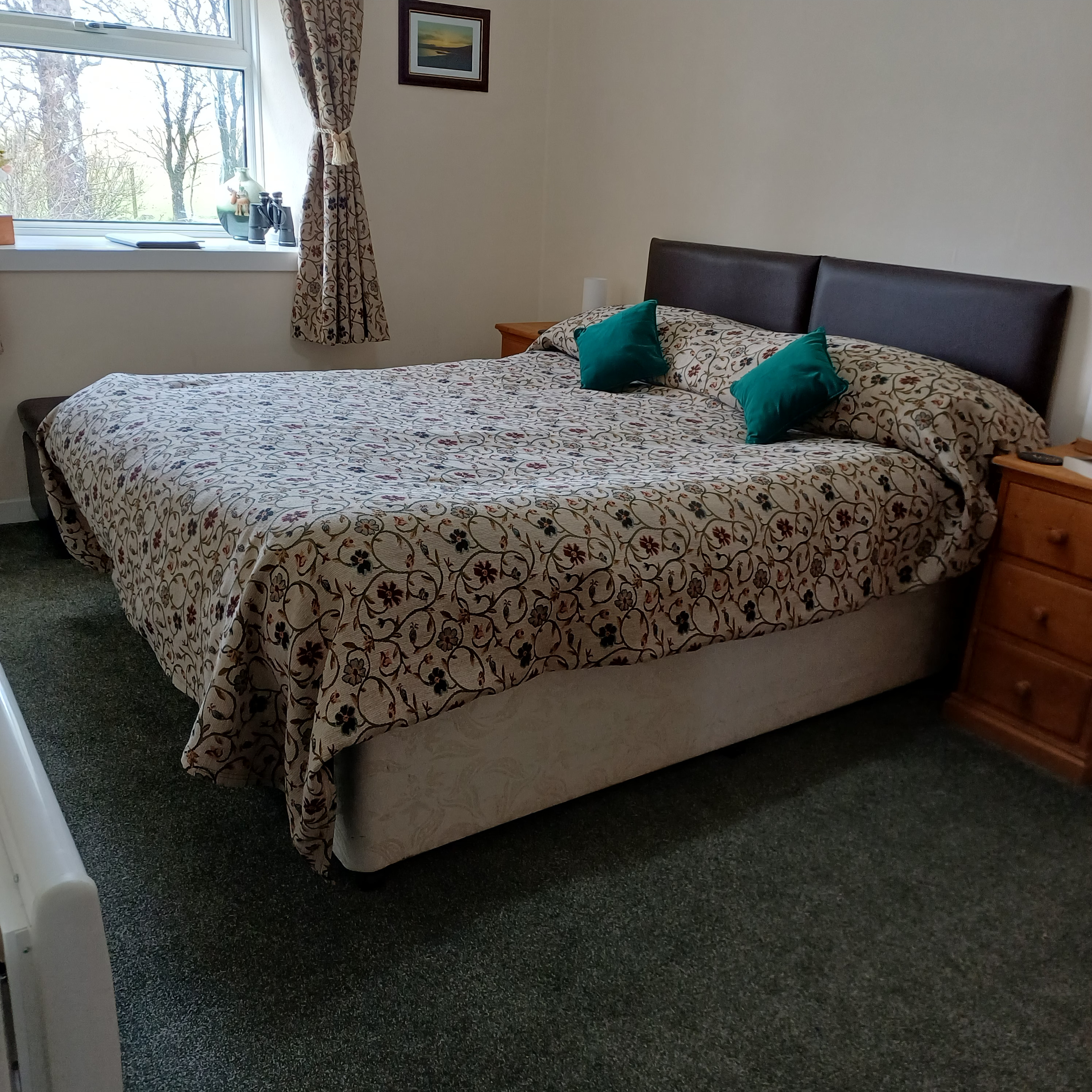 Room 2 at Ayen Cottage – image 5