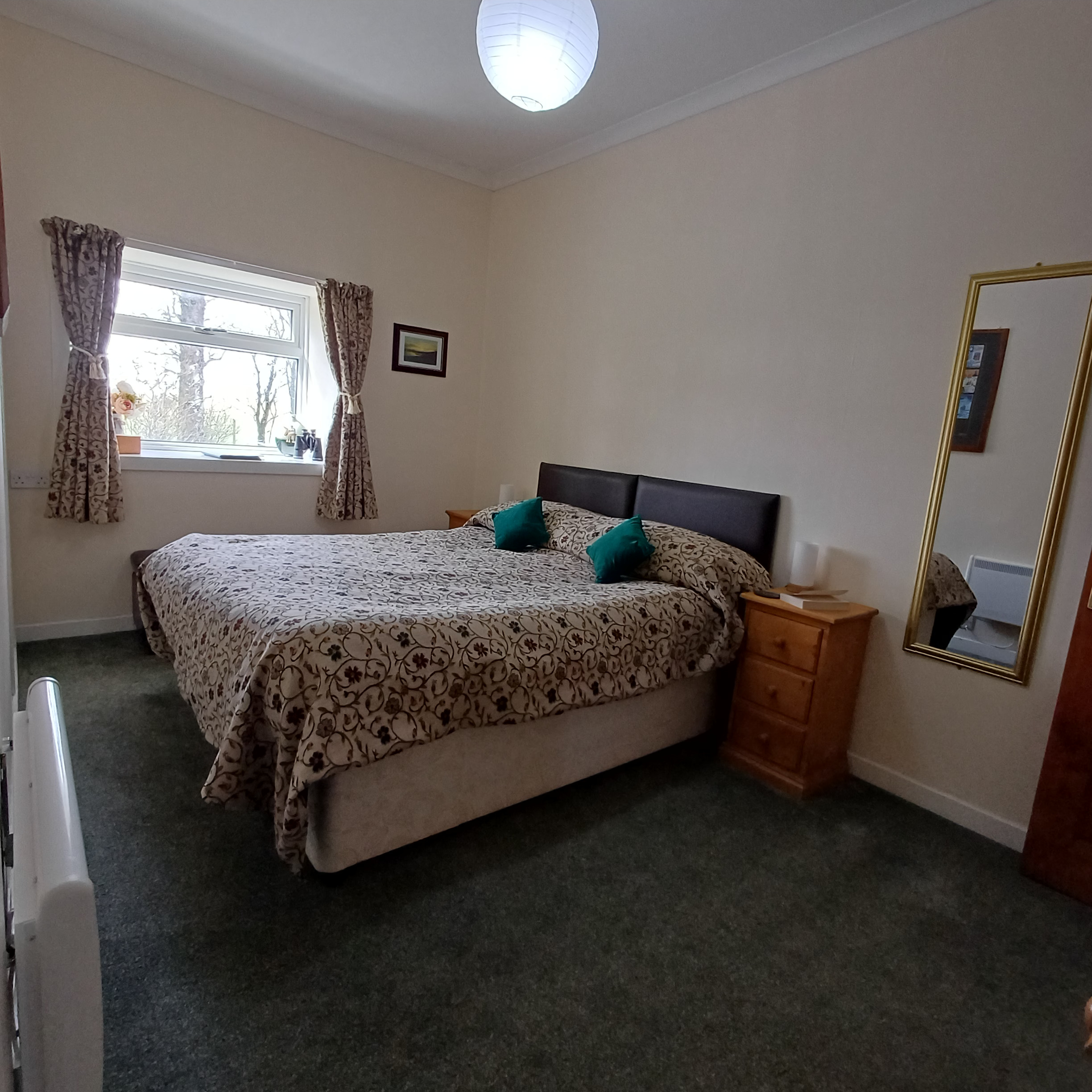 Room 2 at Ayen Cottage – image 6