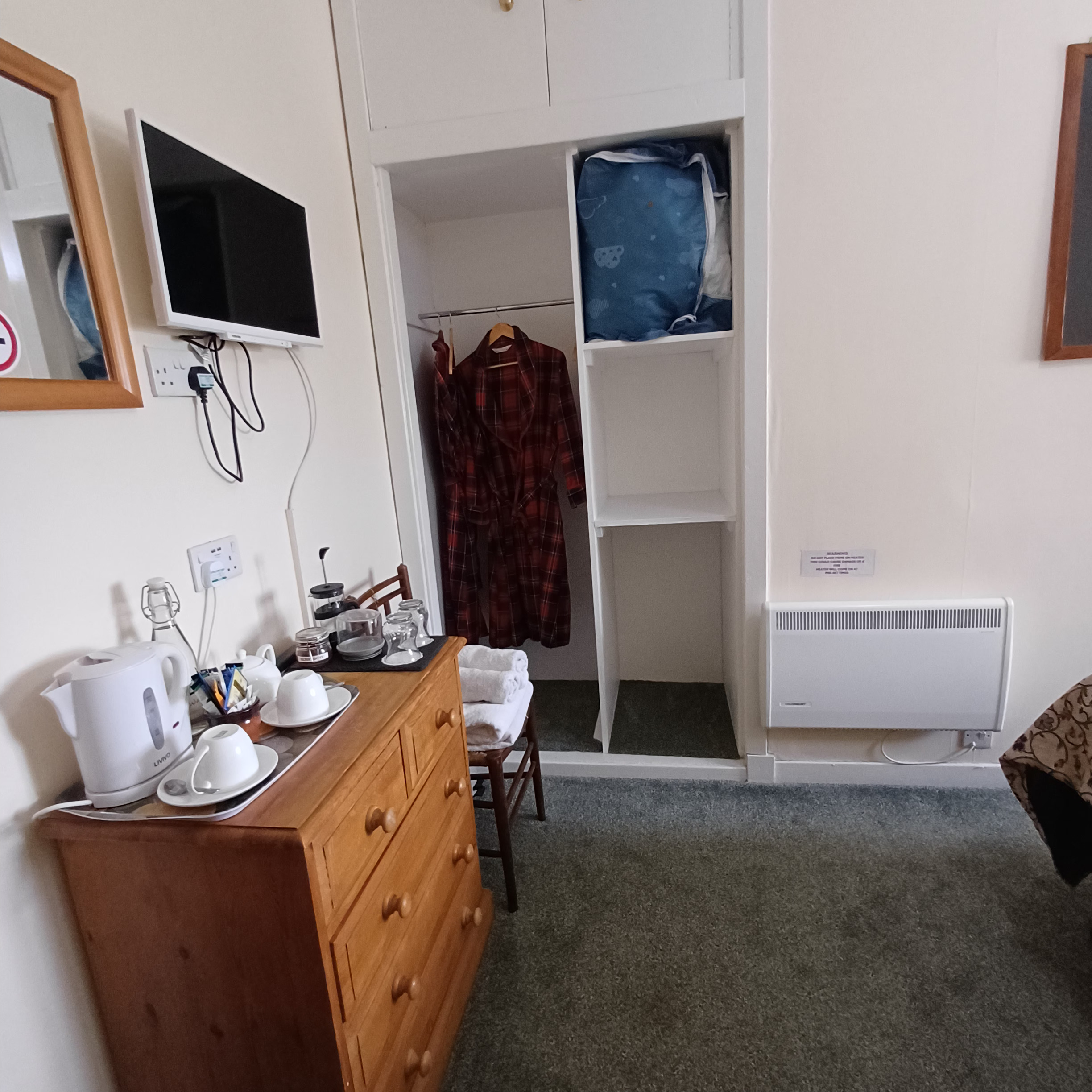 Room 2 at Ayen Cottage – image 7